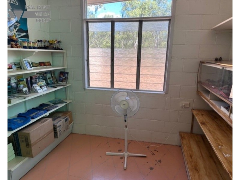 4 Village Rd, Willows QLD 4702