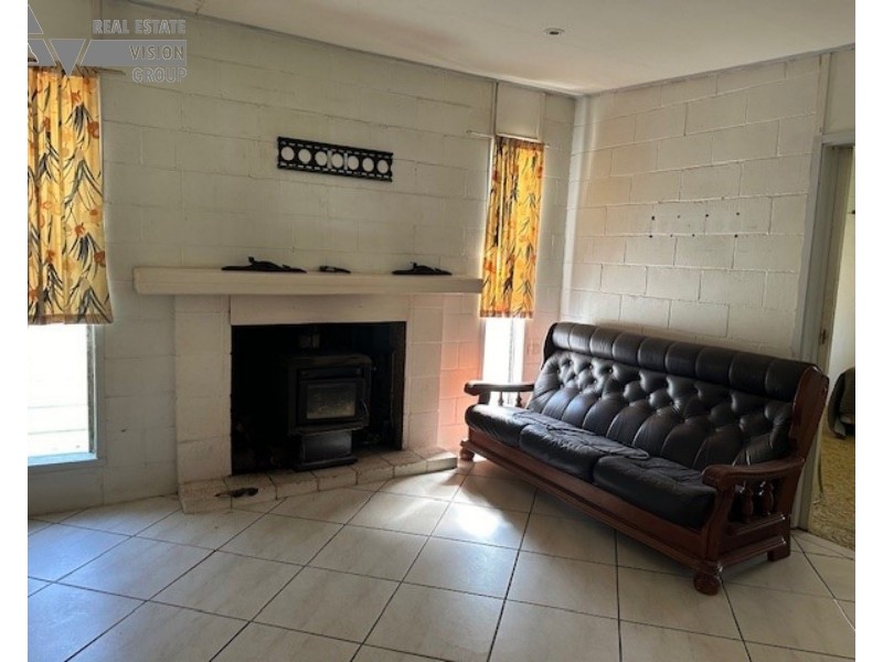 4 Village Rd, Willows QLD 4702