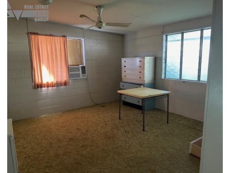 4 Village Rd, Willows QLD 4702