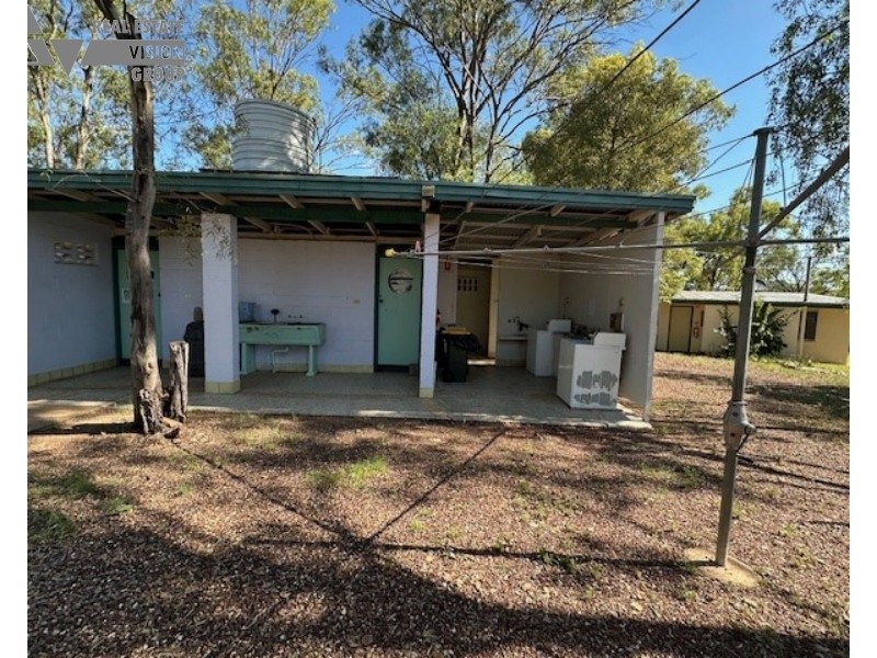 4 Village Rd, Willows QLD 4702