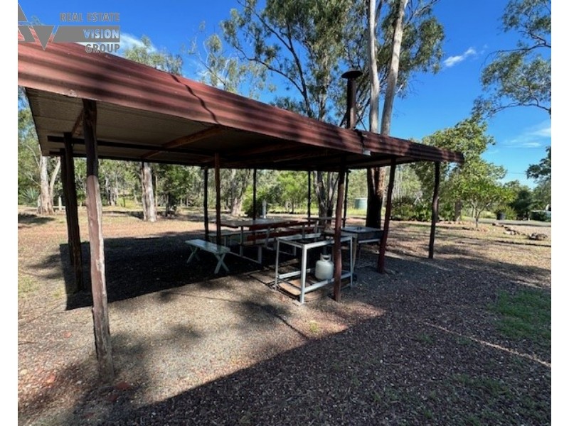 4 Village Rd, Willows QLD 4702