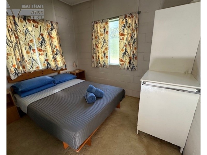 4 Village Rd, Willows QLD 4702
