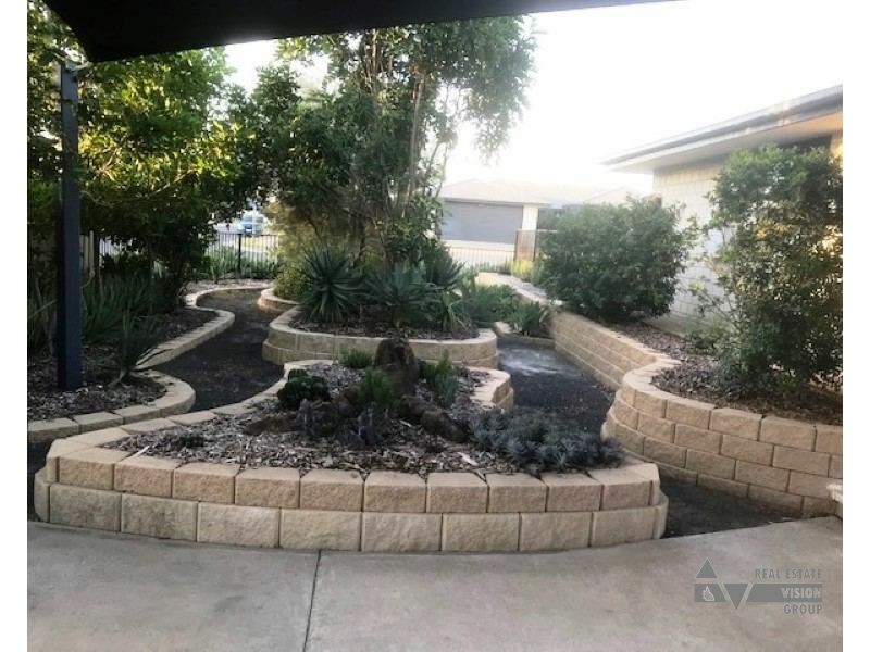 Unit 2/3 Duroux St, Emerald QLD 4720