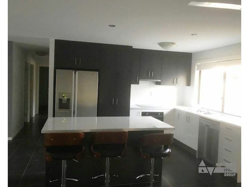 Unit 2/3 Duroux St, Emerald QLD 4720