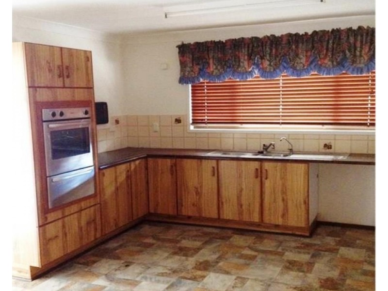 17 Arthur Street, Blackwater QLD 4717