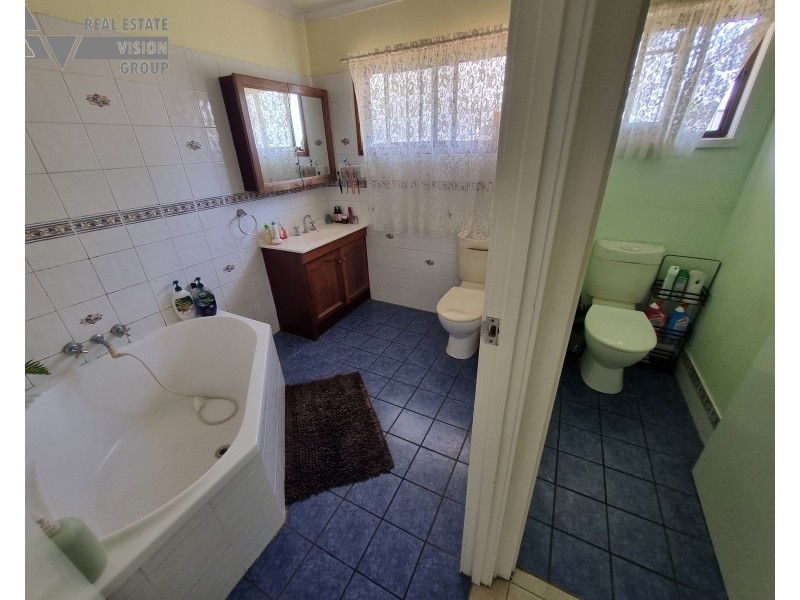 17 Arthur Street, Blackwater QLD 4717