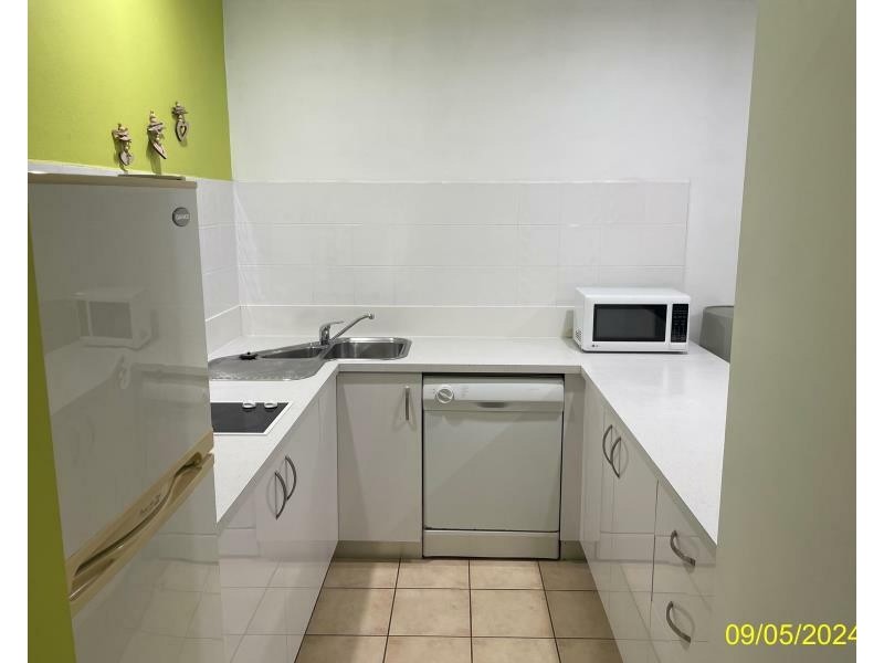 32 Poolside/2 Erromango Drive, Jubilee Pocket QLD 4802