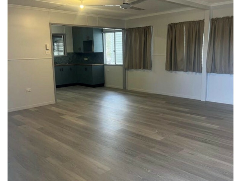14 Arnold St, Blackwater QLD 4717