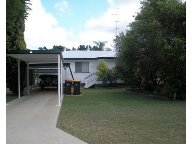 14 Arnold St, Blackwater QLD 4717