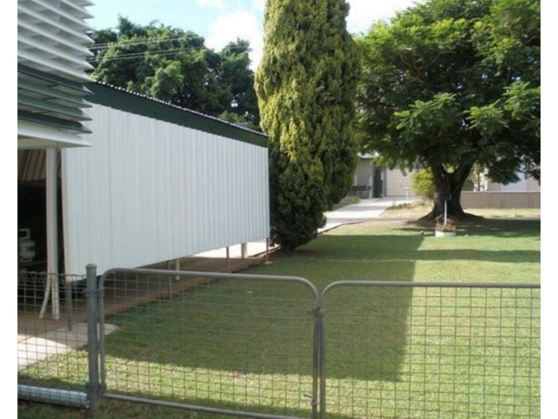 14 Arnold St, Blackwater QLD 4717