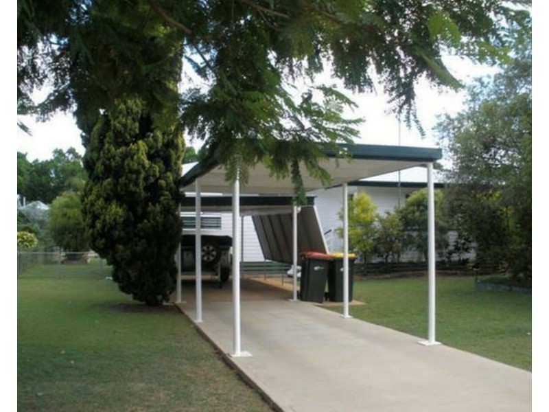14 Arnold St, Blackwater QLD 4717