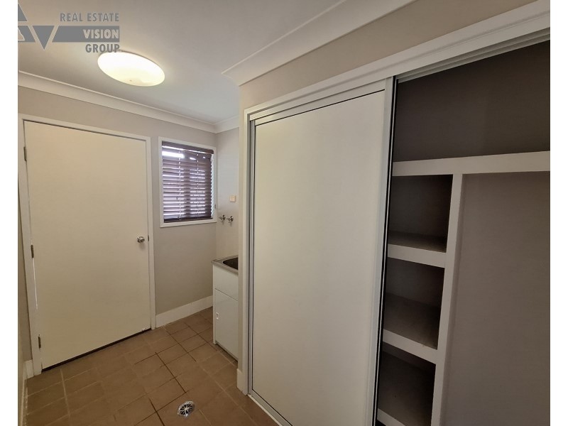 Unit 1/40 Mayfair Dr, Emerald QLD 4720