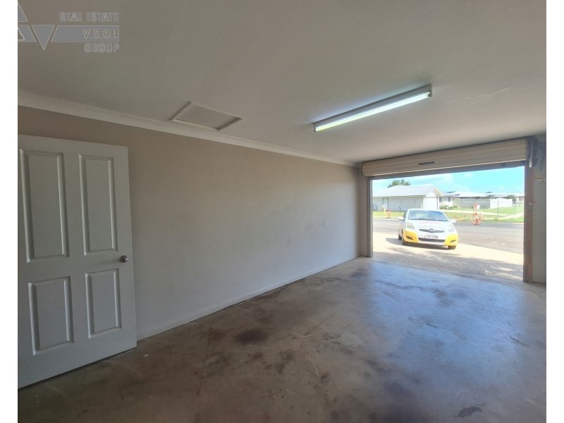 Unit 1/40 Mayfair Dr, Emerald QLD 4720