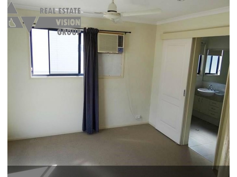 10 Boonery Street, Blackwater QLD 4717