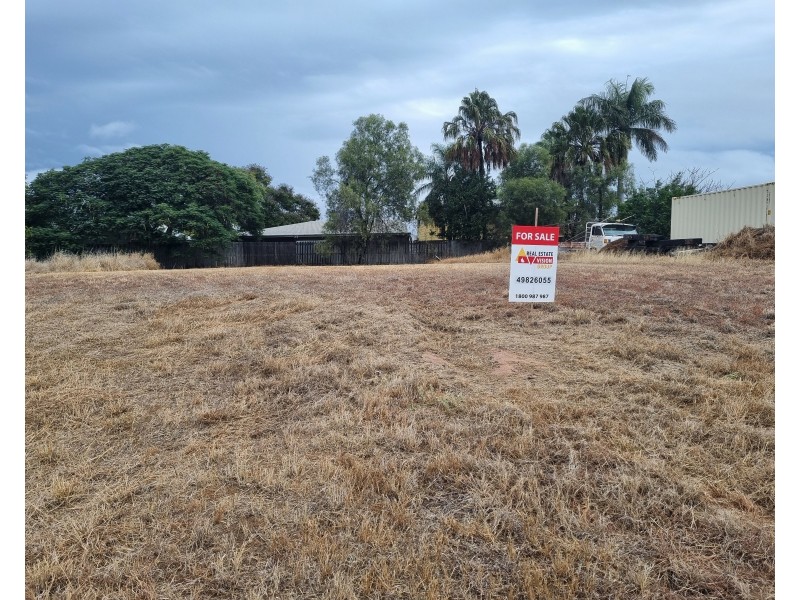 2 Lillian St, Blackwater QLD 4717