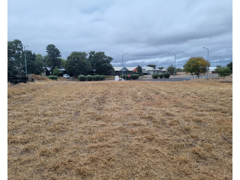 2 Lillian St, Blackwater QLD 4717