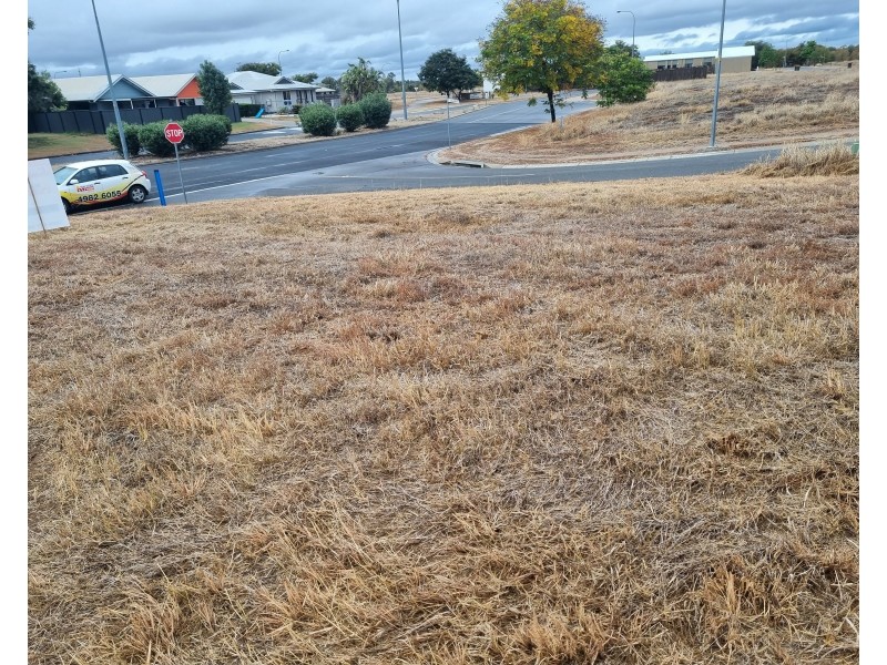 2 Lillian St, Blackwater QLD 4717