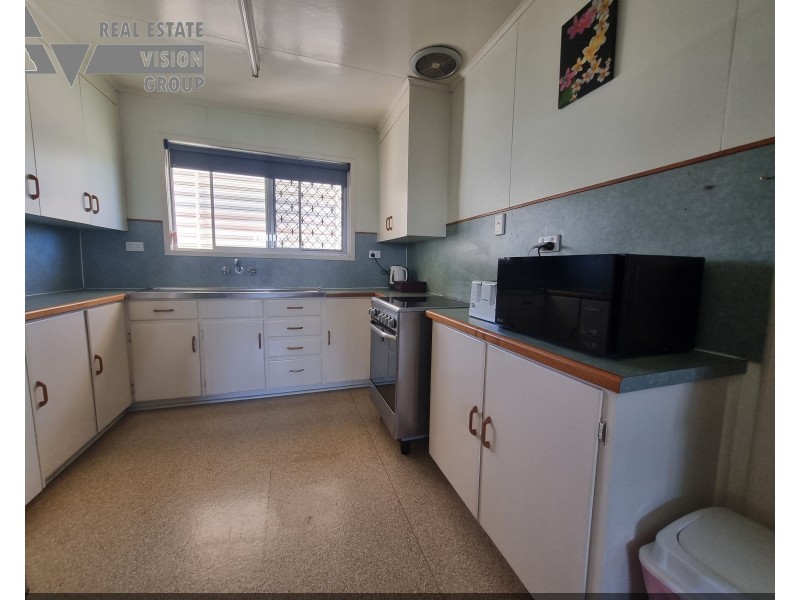 72 Arthur St, Blackwater QLD 4717