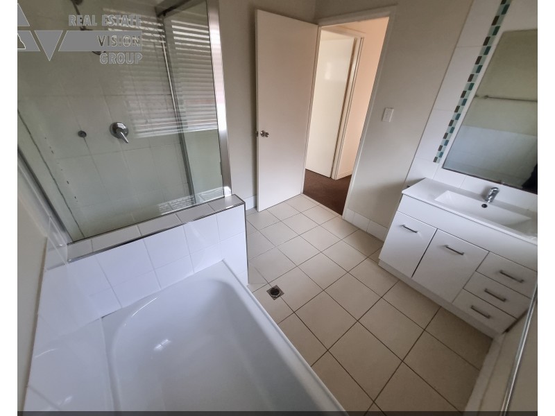 7 Diamond Dr, Blackwater QLD 4717