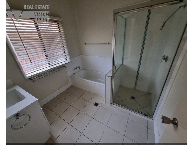 7 Diamond Dr, Blackwater QLD 4717
