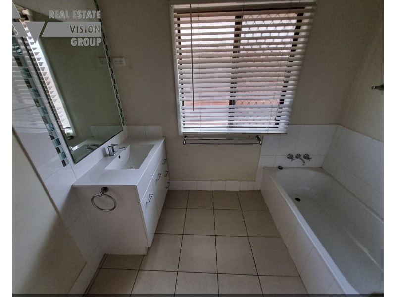 7 Diamond Dr, Blackwater QLD 4717