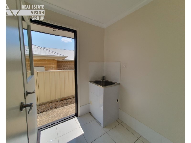 1 Scenic Dr, Emerald QLD 4720