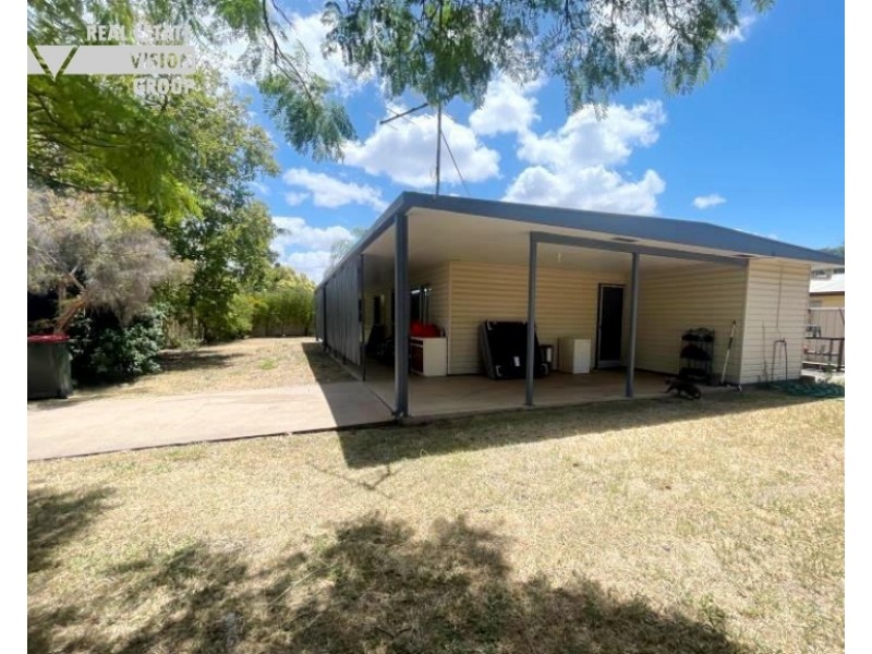 2 Carbeen Pl, Emerald QLD 4720