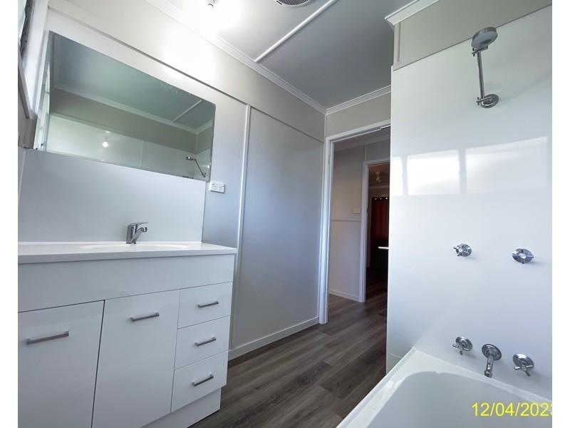 7 Talbot St, Blackwater QLD 4717