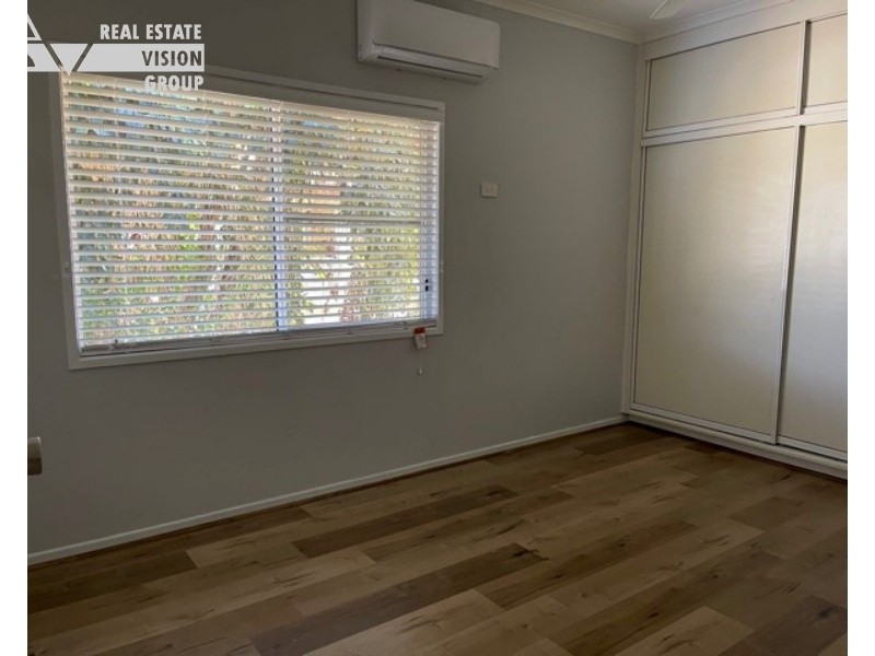 4 Roseanne Rd, Emerald QLD 4720