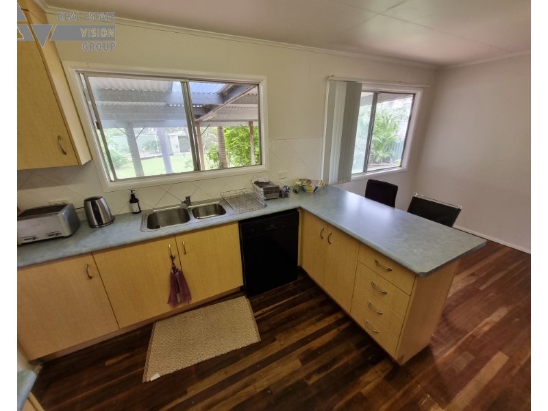 4 Yeates Ave, Blackwater QLD 4717