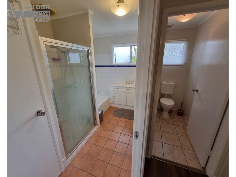 4 Yeates Ave, Blackwater QLD 4717