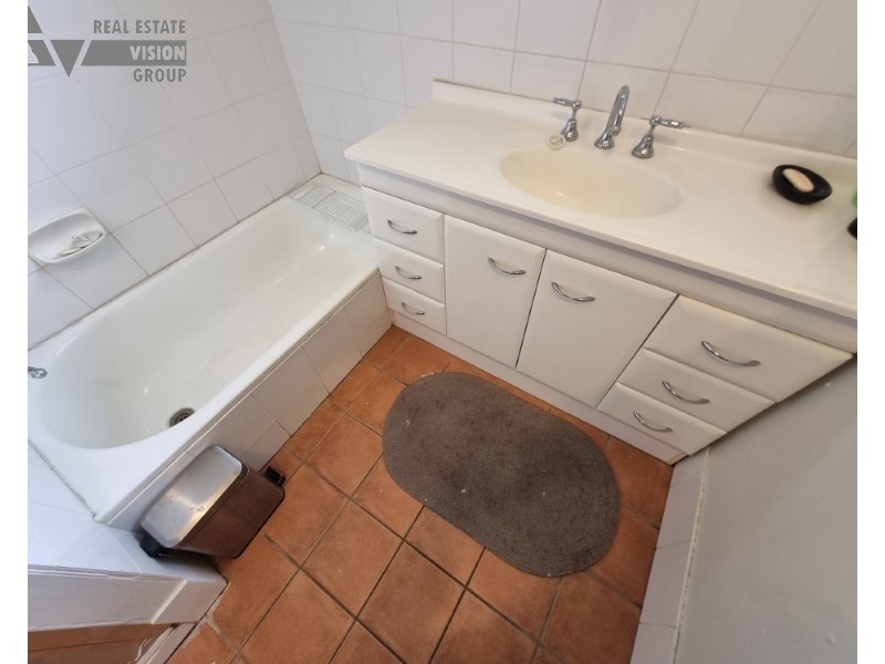 4 Yeates Ave, Blackwater QLD 4717