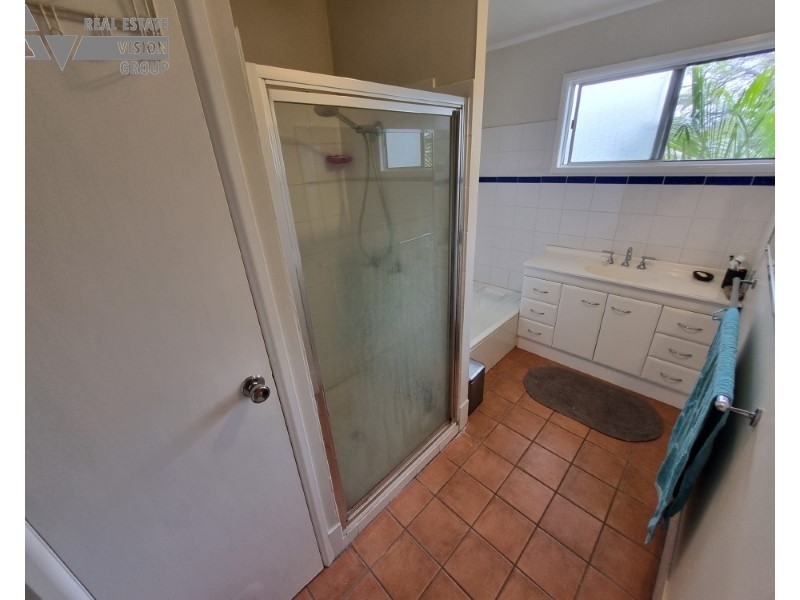 4 Yeates Ave, Blackwater QLD 4717