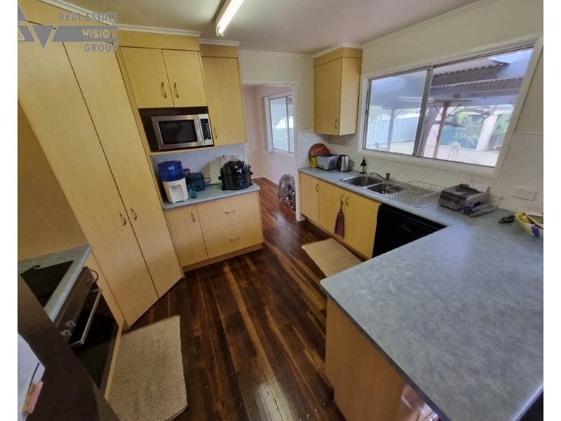 4 Yeates Ave, Blackwater QLD 4717