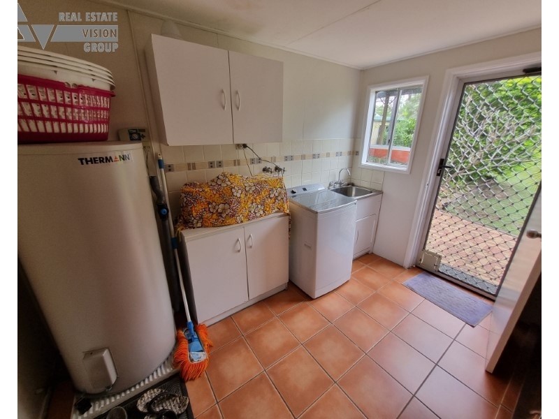 4 Yeates Ave, Blackwater QLD 4717