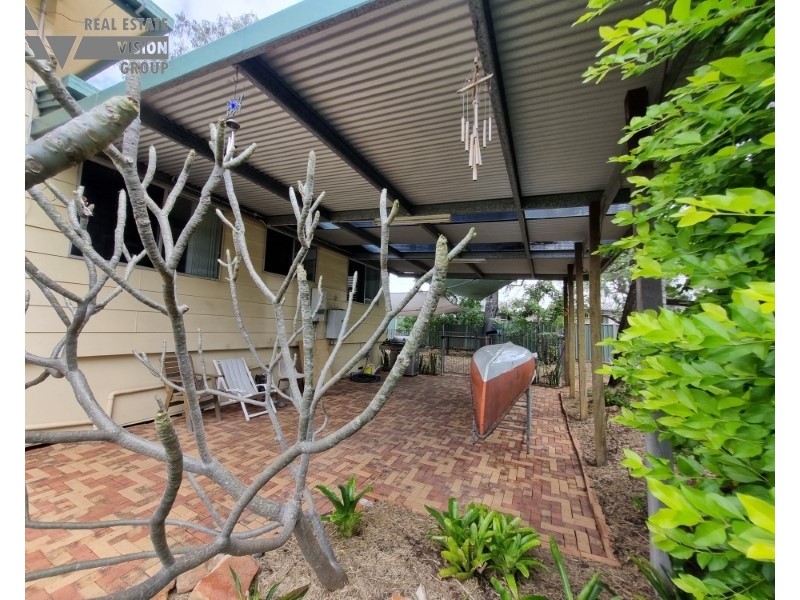 4 Yeates Ave, Blackwater QLD 4717