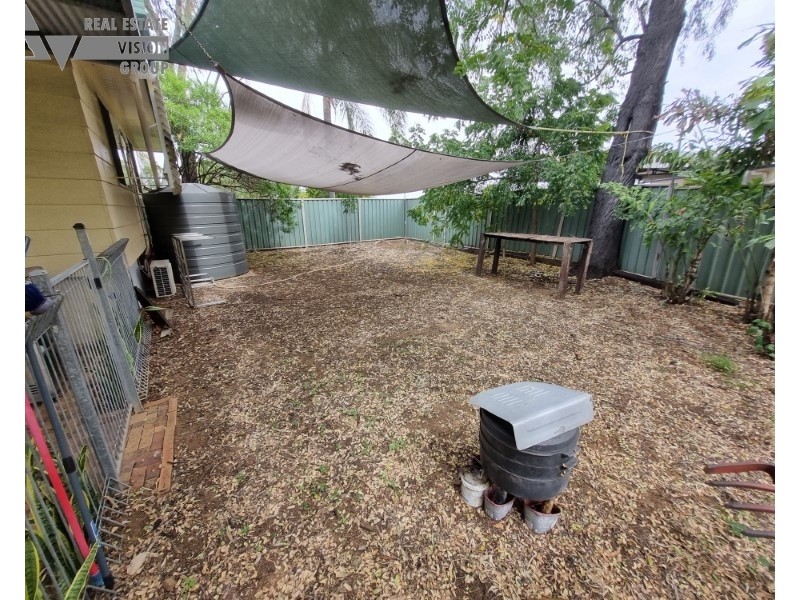 4 Yeates Ave, Blackwater QLD 4717