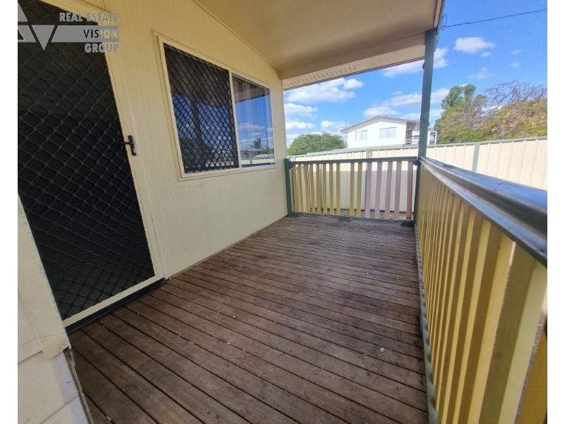 16 Doon St, Blackwater QLD 4717