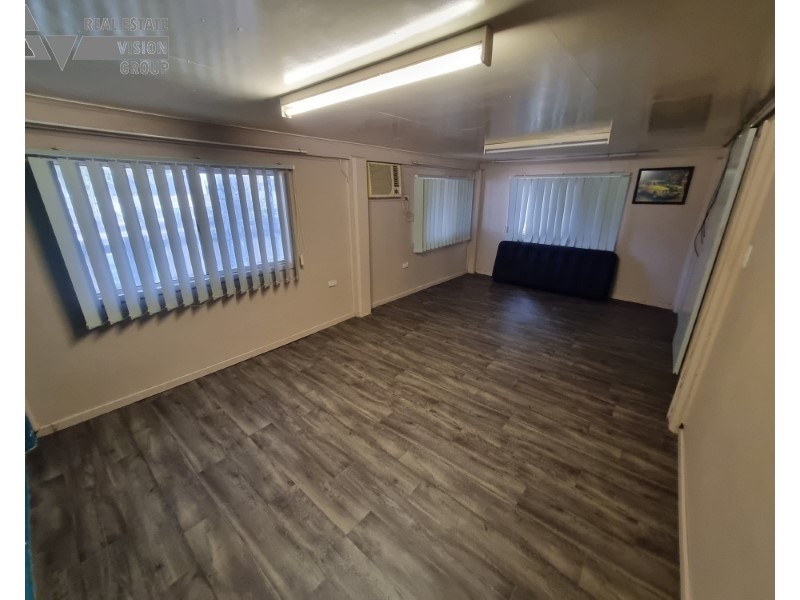 16 Doon St, Blackwater QLD 4717