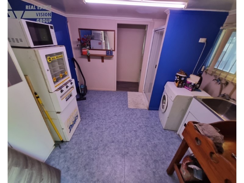 16 Doon St, Blackwater QLD 4717