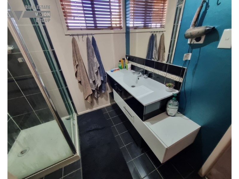 16 Doon St, Blackwater QLD 4717