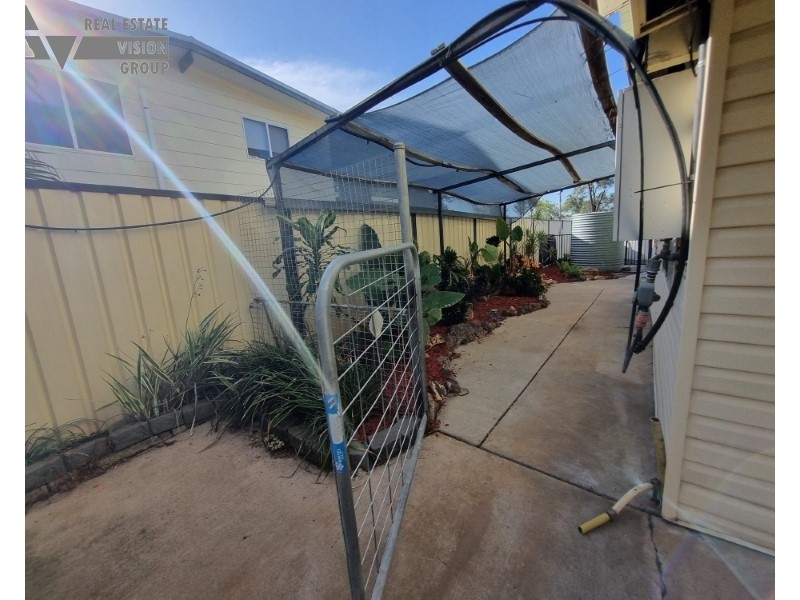 16 Doon St, Blackwater QLD 4717