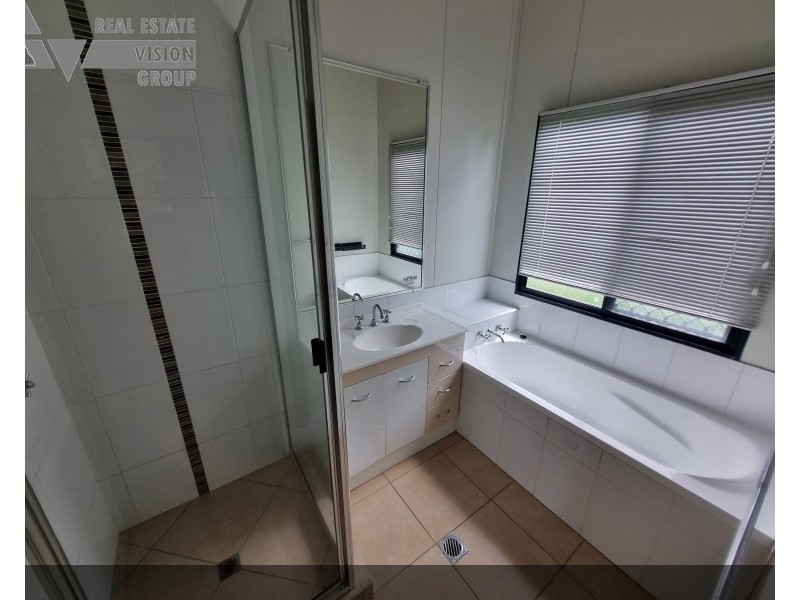 10 Gum St, Blackwater QLD 4717