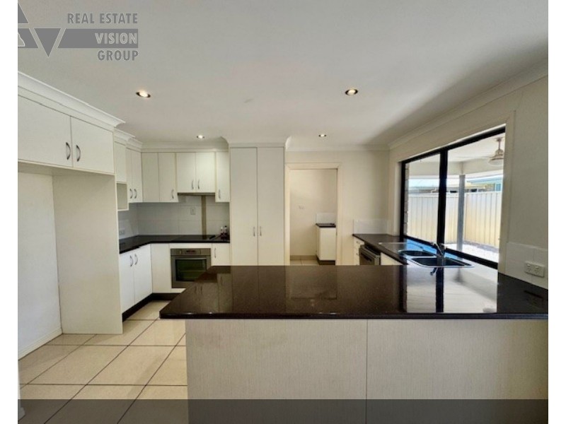 2/17 Lakeside Drive St, Emerald QLD 4720