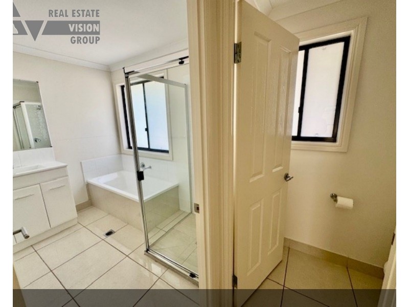 2/17 Lakeside Drive St, Emerald QLD 4720