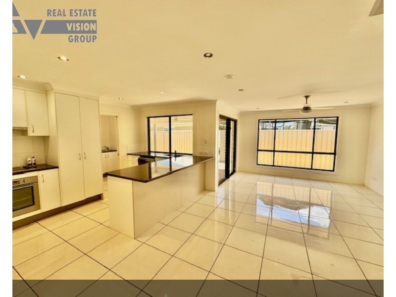 2/17 Lakeside Drive St, Emerald QLD 4720