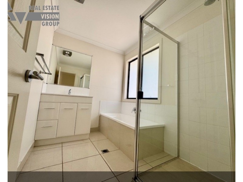 2/17 Lakeside Drive St, Emerald QLD 4720