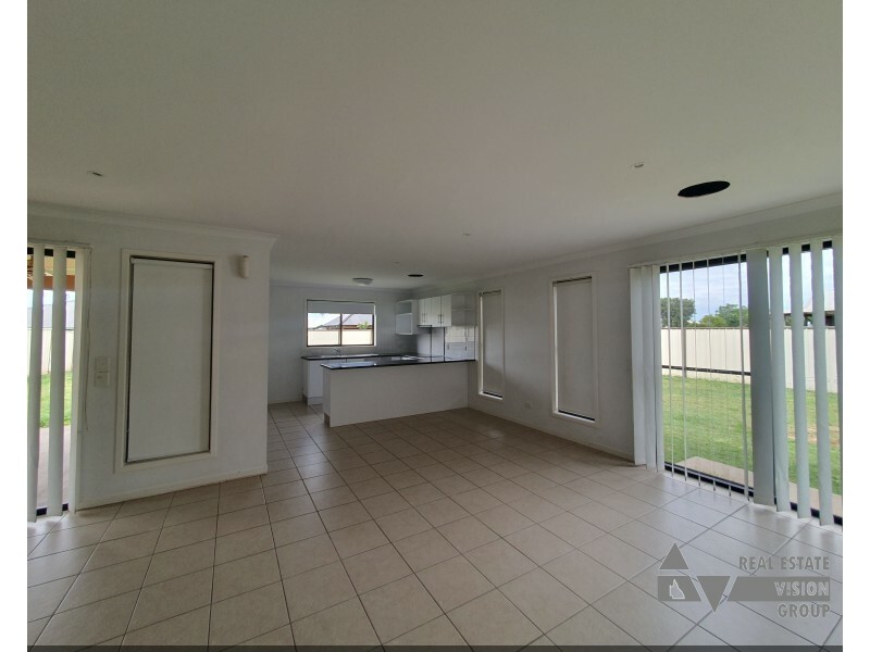 35 Mayfair Drive, Emerald QLD 4720