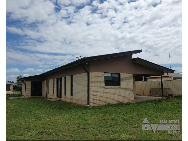35 Mayfair Drive, Emerald QLD 4720