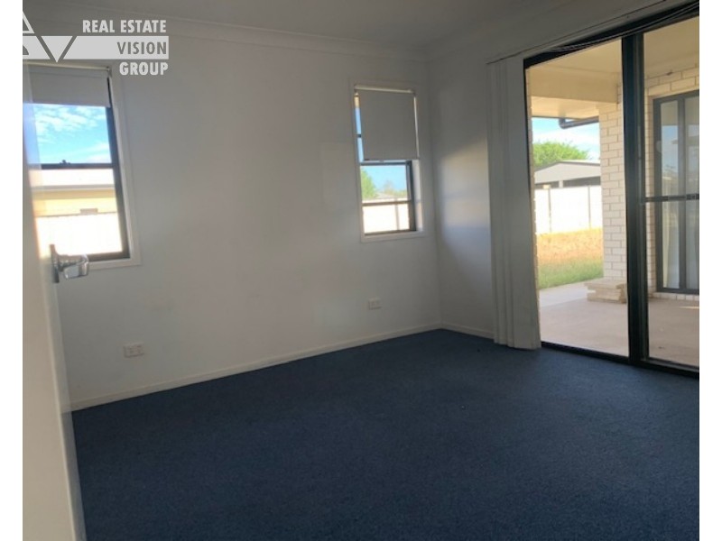 6 Guy St, Emerald QLD 4720